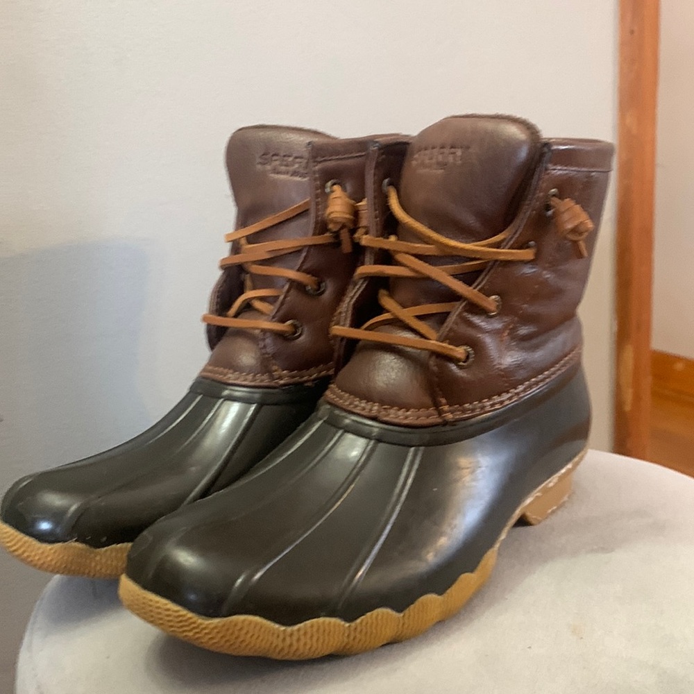 Sperrys duck boots girls size 4
